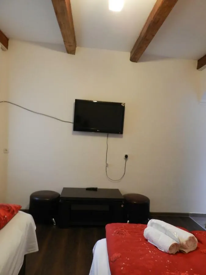 Two Room Apartment In The Center 第比利斯